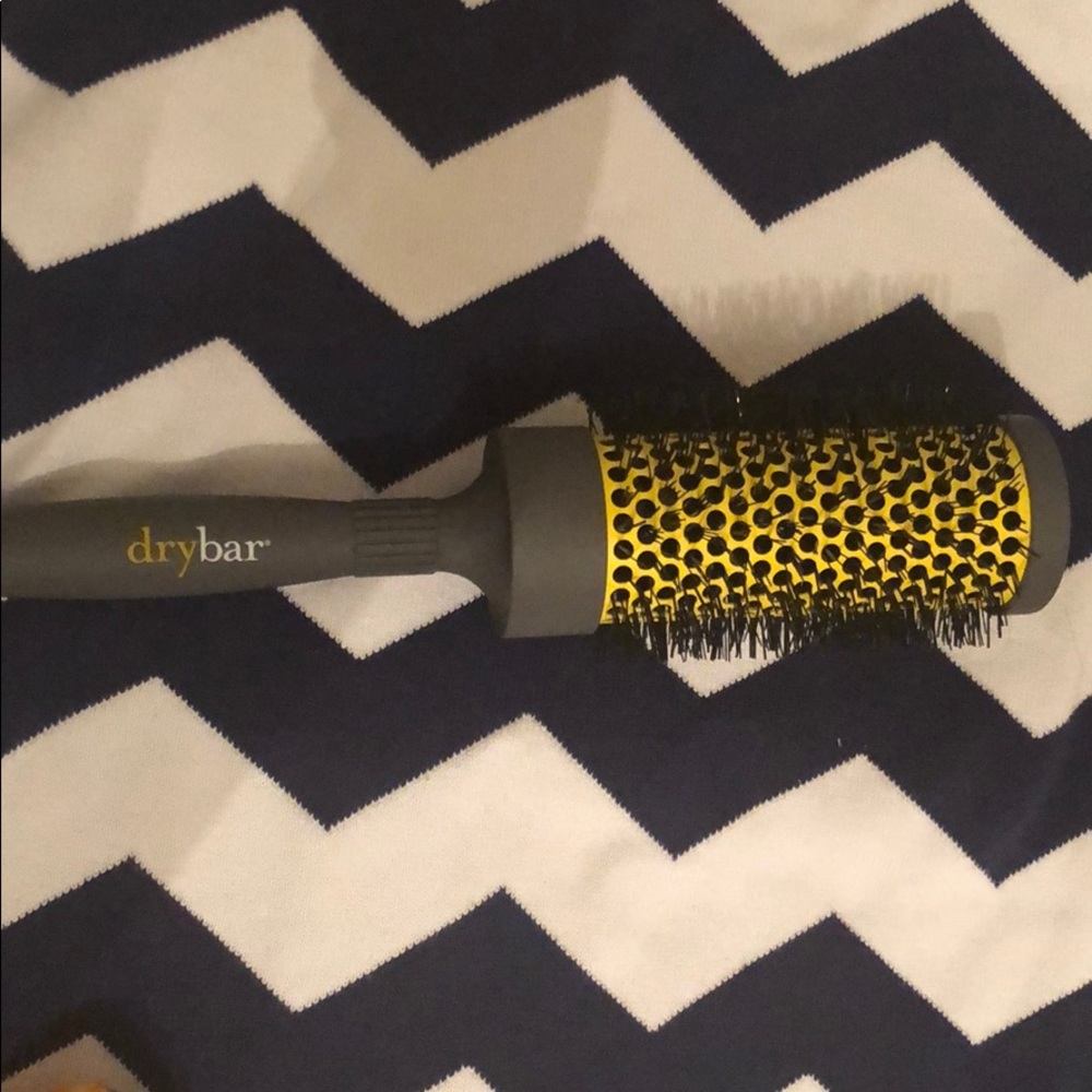 Drybar Full pint medium round brush